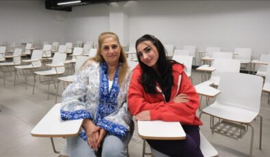 Suriyeli anne ve kızı, Türkiye’de eğitimle geleceğe tutunuyor