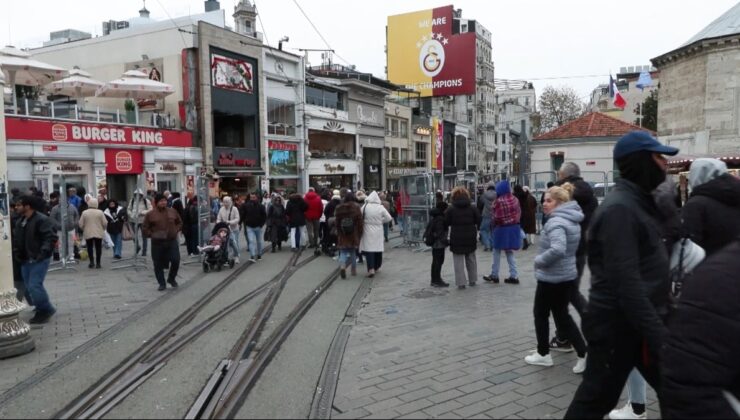 Taksim'de yılbaşı hazırlıkları