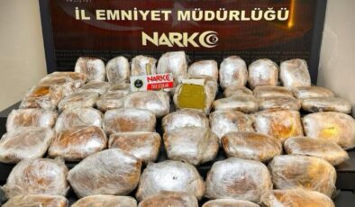 Tam 56 kilo: Otomobilin koltuklarına gizlenmiş halde bulundu!