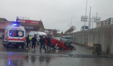 Tatvan’da otomobil köprülü kavşaktan uçtu! Yaralılar var