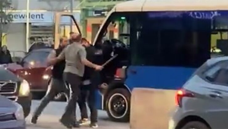 Trafikte sopalı kavga anbean kamerada