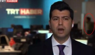 TRT canlı yayınında bir kadın "Yeter" diye bağırıp ceketini yırttı