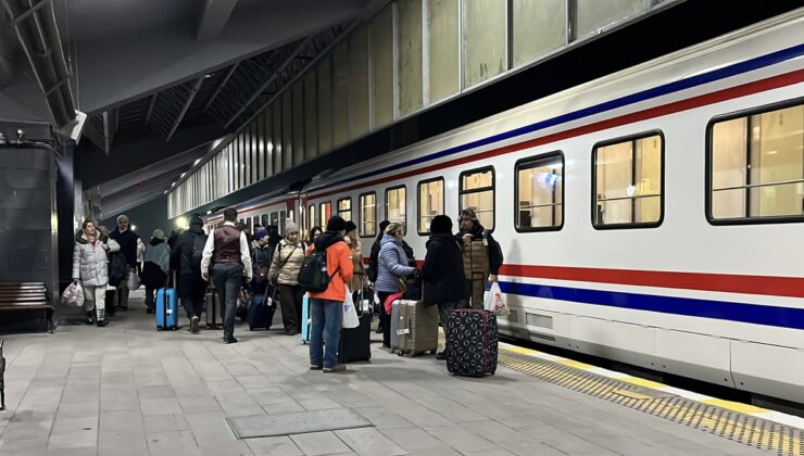 Turistik Doğu Ekspresi yeni sezonda ilk seferine çıktı
