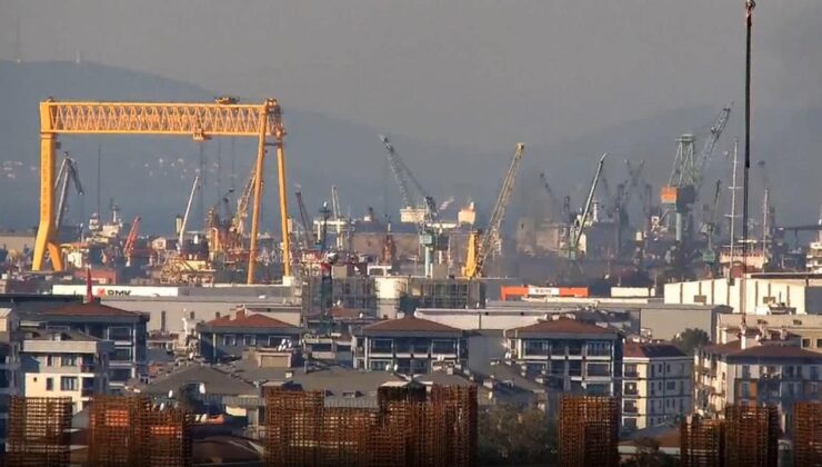 Tuzla’da tersanede gemi yangını