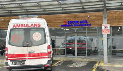 Ücretsiz dağıtılan çikolataları yiyen 20 öğrenci hastanelik oldu