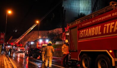 Üsküdar’da ahşap köşkte çıkan yangın söndürüldü