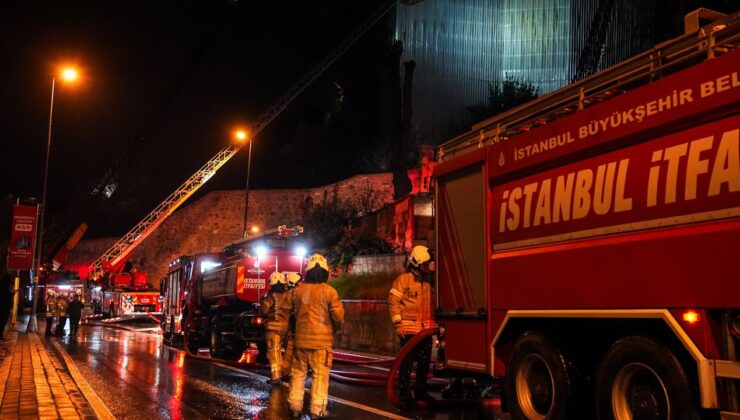 Üsküdar’da ahşap köşkte çıkan yangın söndürüldü