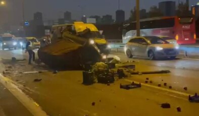 Yola çıkacaklar dikkat! Zincirleme kaza İstanbul’u kilitledi