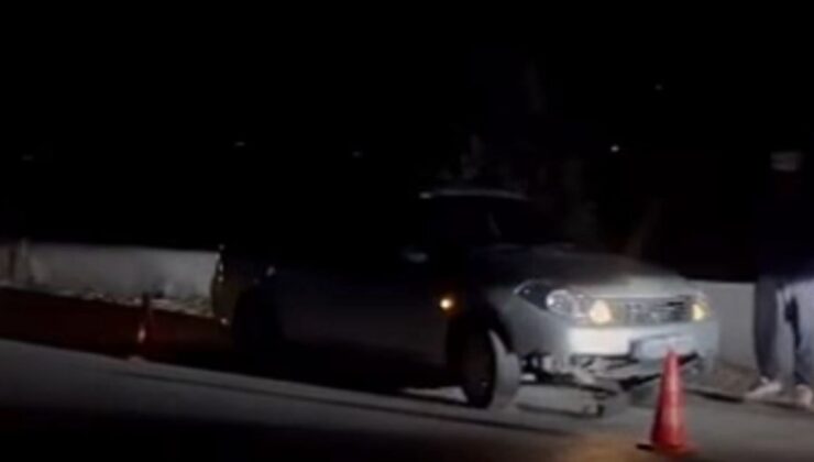 Yolda yatan adamın üstünden otomobil geçti