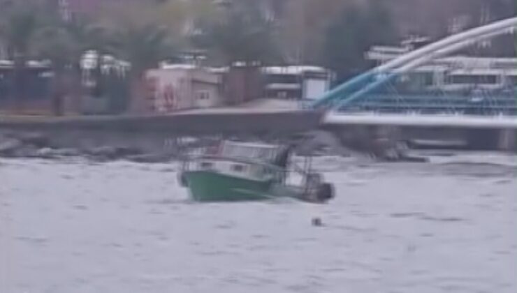 Zonguldak'ta hareketli dakikalar: Sürüklenen tekne köprüye çarptı