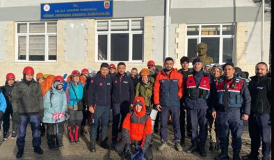 24 kişi kamp için çıktıkları dağda mahsur kaldı