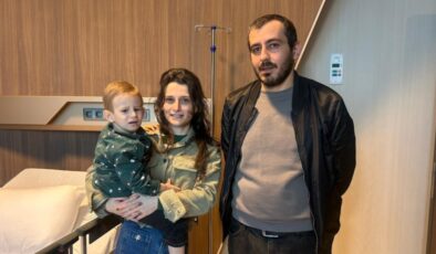 2,5 yaşındaki çocuğun beyninden 7 santimetrelik tümör çıkarıldı