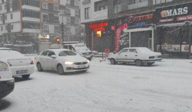 296 yerleşim yeri ulaşıma kapandı