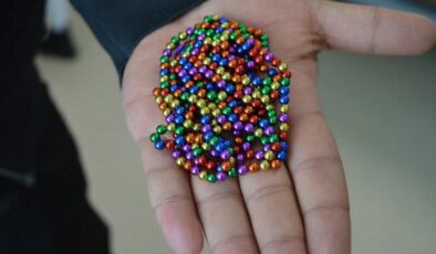 4 yaşındaki Eda’nın bağırsağından 8 adet mıknatıslı boncuk çıkarıldı