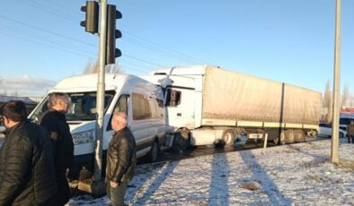 5 araç birbirine girdi: Tokat’ta korkutan kaza!