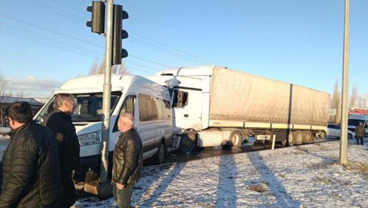 5 araç birbirine girdi: Tokat’ta korkutan kaza!