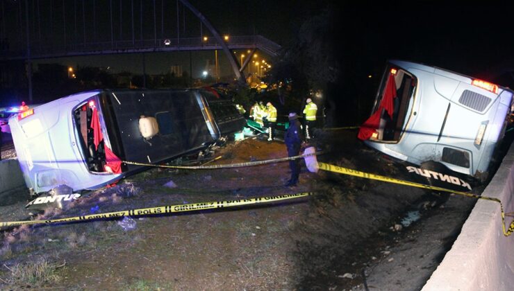 Adana'da yolcu otobüsü devrildi: Çok sayıda yaralı var