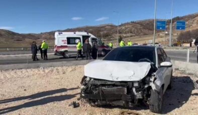 Adıyaman’da iki otomobil çarpıştı: Yaralılar var