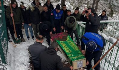 Ailesine ulaşılamadı: Engelli çocuğu ilçe halkı toprağa verdi