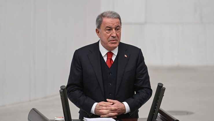 AKP'li Akar milletvekillerini azarladı