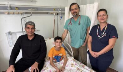 Ameliyat öncesi kalbi duran 11 yaşındaki Azat hayata döndürüldü