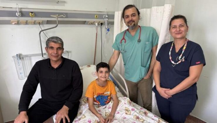 Ameliyat öncesi kalbi duran 11 yaşındaki Azat hayata döndürüldü