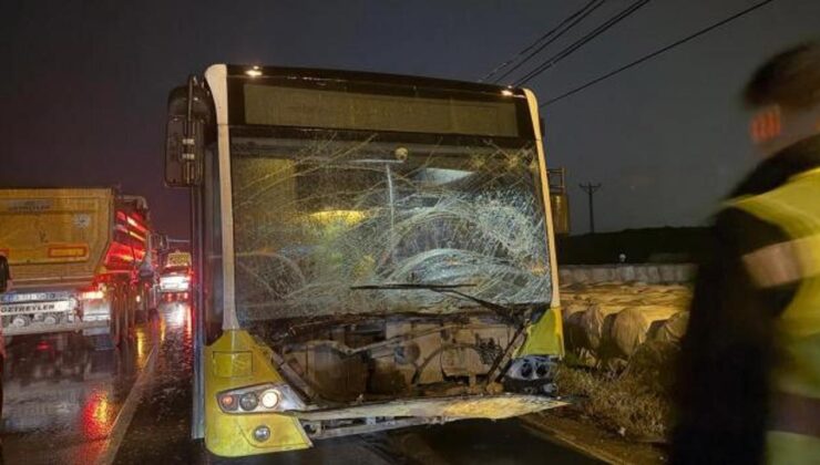 Arnavutköy’de İETT otobüsü ile hafif ticari araç çarpıştı: 2 yaralı