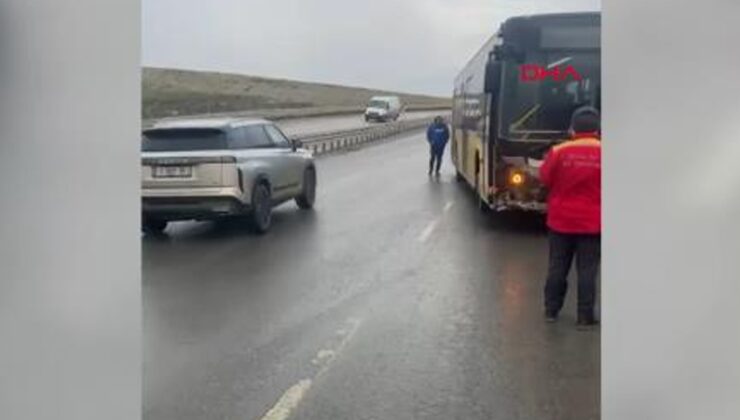 Arnavutköy'de İETT otobüsü bariyerlere çarptı