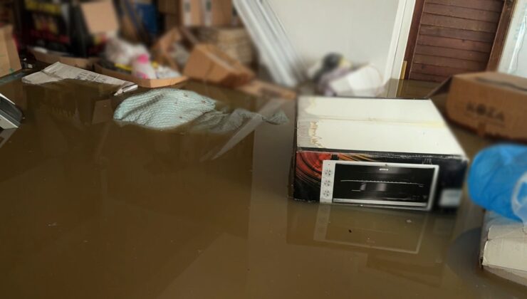 Avcılar'da 20 gün içinde 3 kez yol çöktü: Evi su bastı