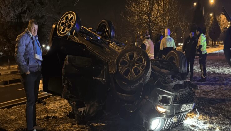 Aynı kavşakta yarım saat arayla 2 otomobil takla attı: 3 yaralı