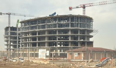 Bakan Bey’in hastanesi, AOÇ arsasında yükseliyor