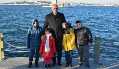 Bakan Ersoy, kardan ‘Kız Kulesi’ yapan çocukları ağırladı