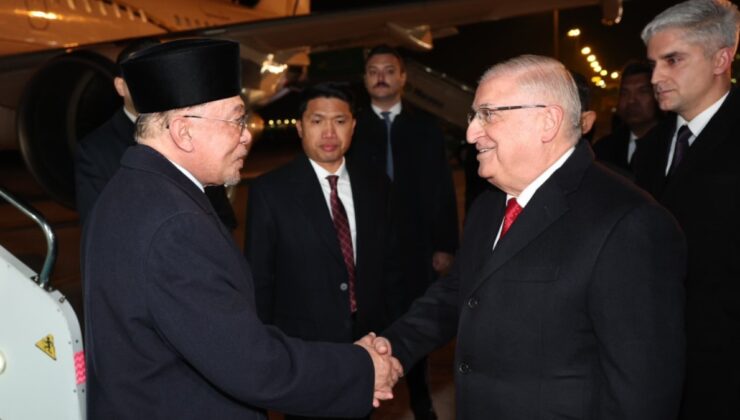 Bakan Güler, Malezya Başbakanı İbrahim'i karşıladı