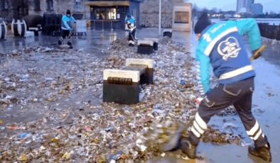 Bakırköy'ü lodos vurdu: Her yer atık doldu