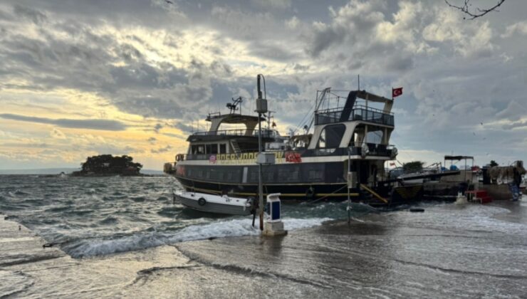 Balıkesir'de deniz ile kara birleşti