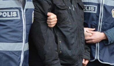 Balkonda asılı Türk bayrağını sokağa atmıştı: Tutuklandı!