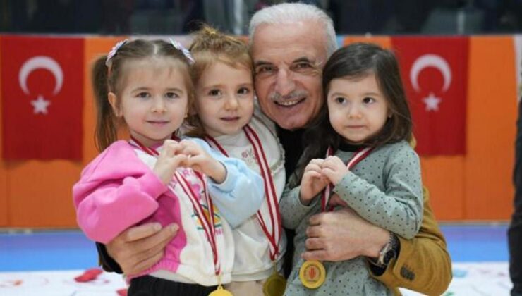 Başkan İsmet Yıldırım, teneffüste öğrencilerin sevincine ortak oldu