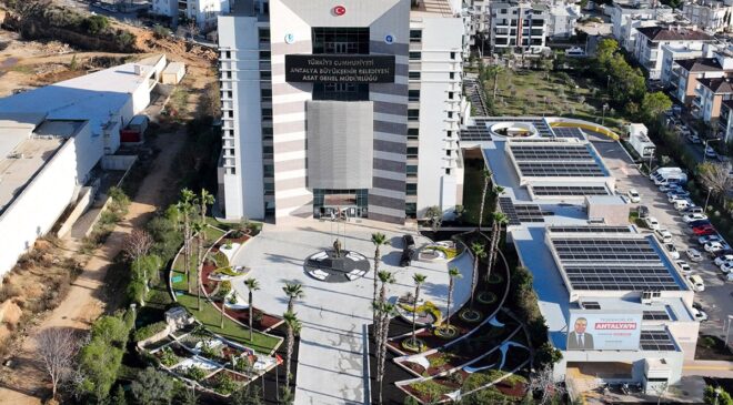 Belediyeyi denetlemeye gidenler yabancı kadınlarla lüks otelde kaldı