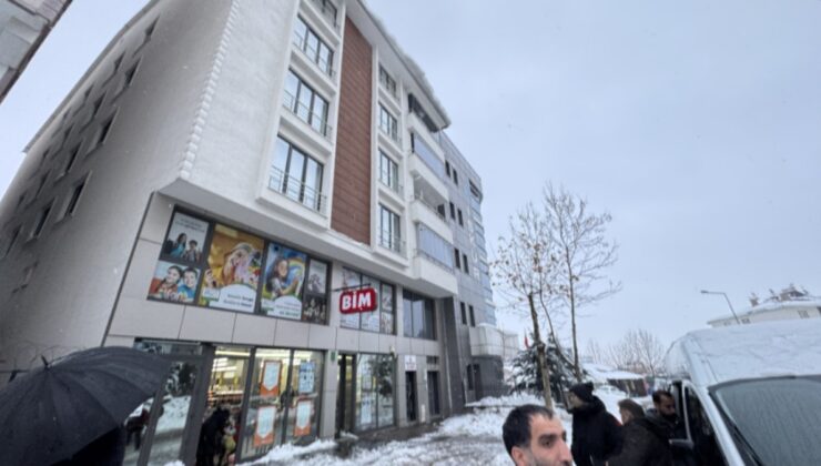 Bingöl'de korkunç olay: Başına kar kütlesi düşen kadın hayatını kaybetti