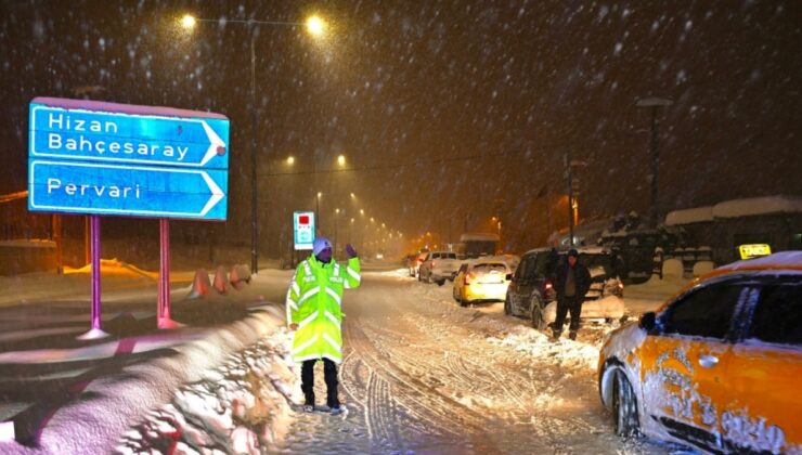 Bitlis’te faciaya ramak kala: Yakıt tankerinin üzerine çığ düştü