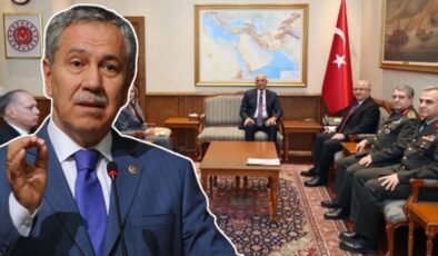 Bülent Arınç Barrack'ın ziyaretindeki oturma düzenine ateş püskürdü