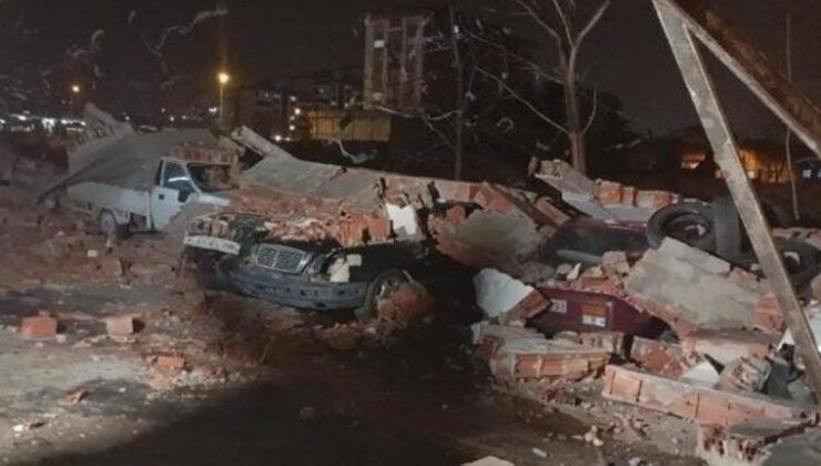 Bursa’da lodos duvarı devirdi, altında kalan 10 araç hasar gördü