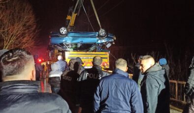 Çaya düşen araçtaki baba ve oğlu hayatını kaybetti