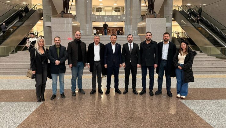 CHP'den AKP'nin afişleri hakkında suç duyurusu