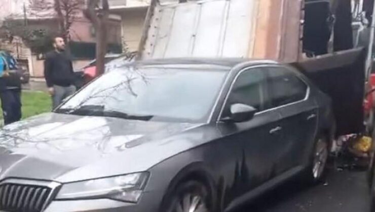 Çöp konteyneri otomobilin üzerine düştü
