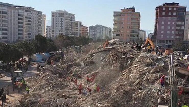 Depremde 152 kişiye mezar olan Palmiye Sitesi'ne ilişkin 3 kamu görevlisine dava