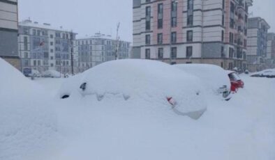 Diyarbakır’da kar yağışı! Sebze halinde bazı çatılar çöktü