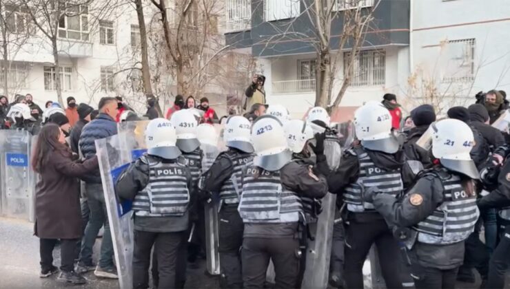 Diyarbakır'daki Suriye eylemlerine polisten gazlı müdahale