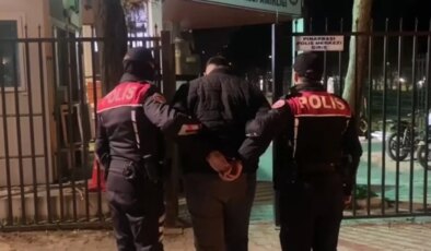 Ekiplere ‘sahte polis kimliği’ gösterdi, 128 suçtan arandığı belirlendi