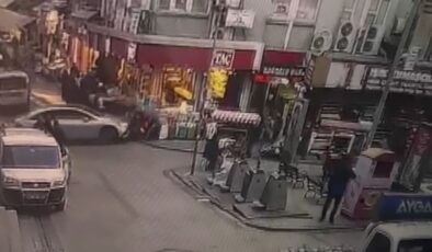 Eminönü'nde fren yerine gaza bastı, yayaların arasına daldı